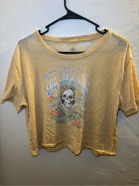 Graphic Skull Crop Tee in Pale Yellow - Women